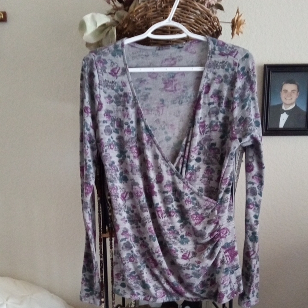 Floral V-Neck Long Sleeve Top